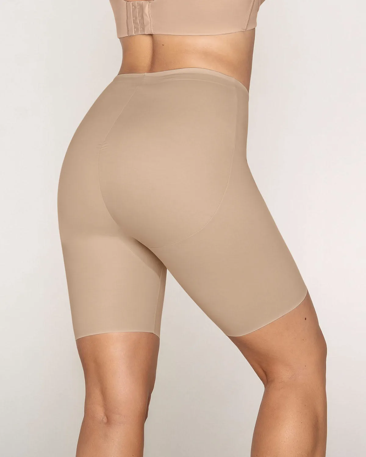 Panty short invisible de control de abdomen efecto levanta cola
