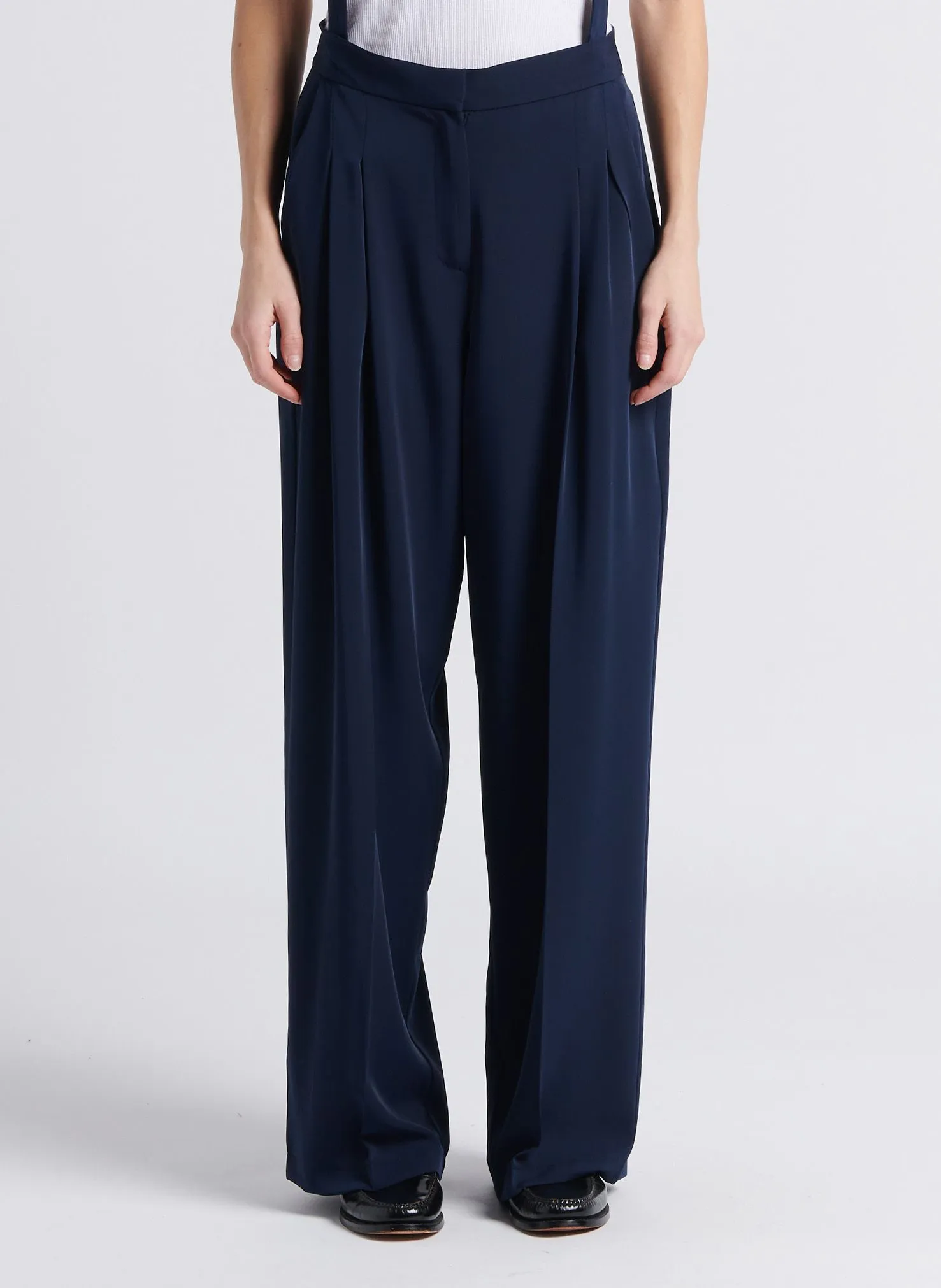 PLEASE Pantalón ancho con tirantes en azul
