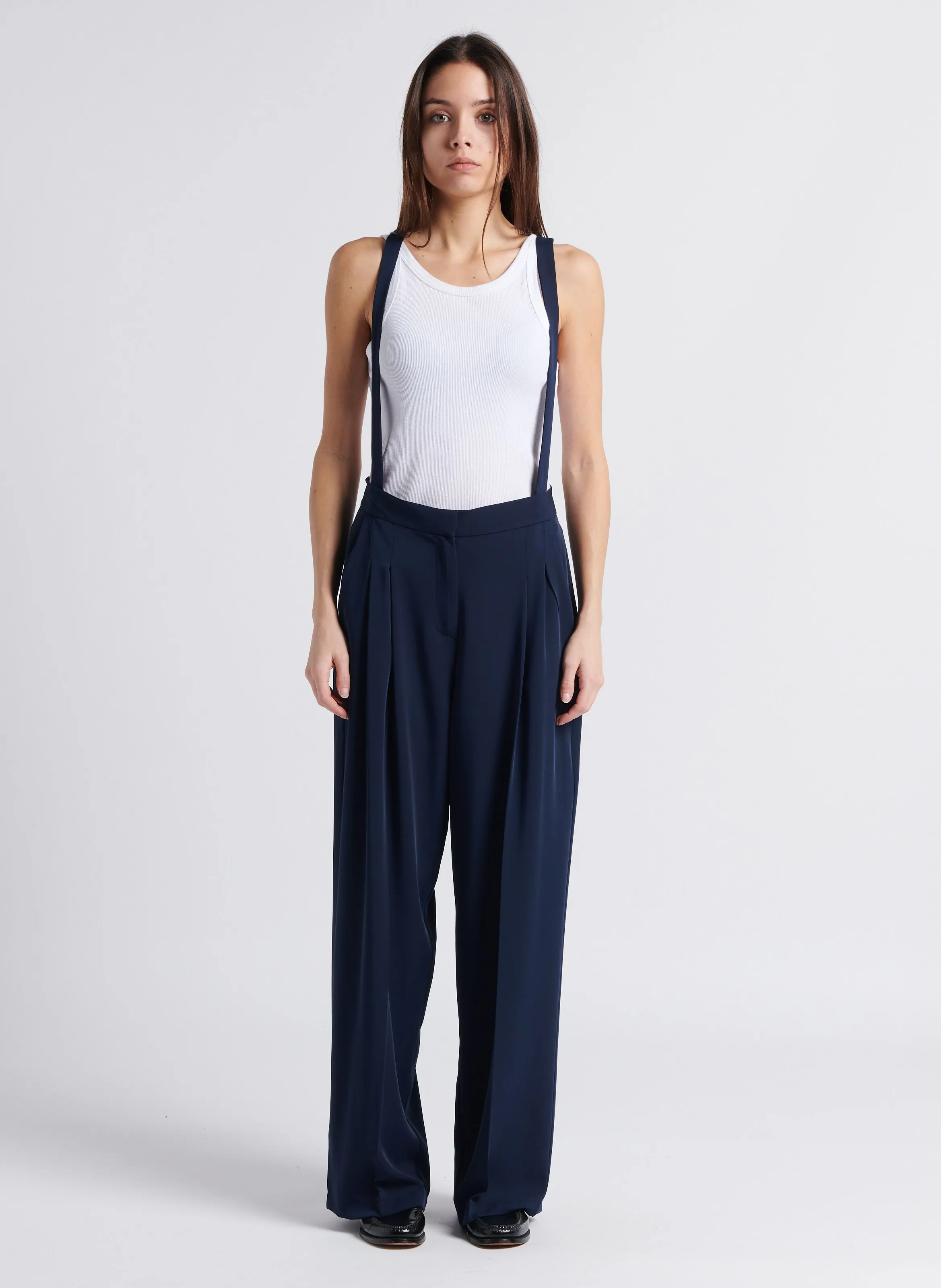 PLEASE Pantalón ancho con tirantes en azul