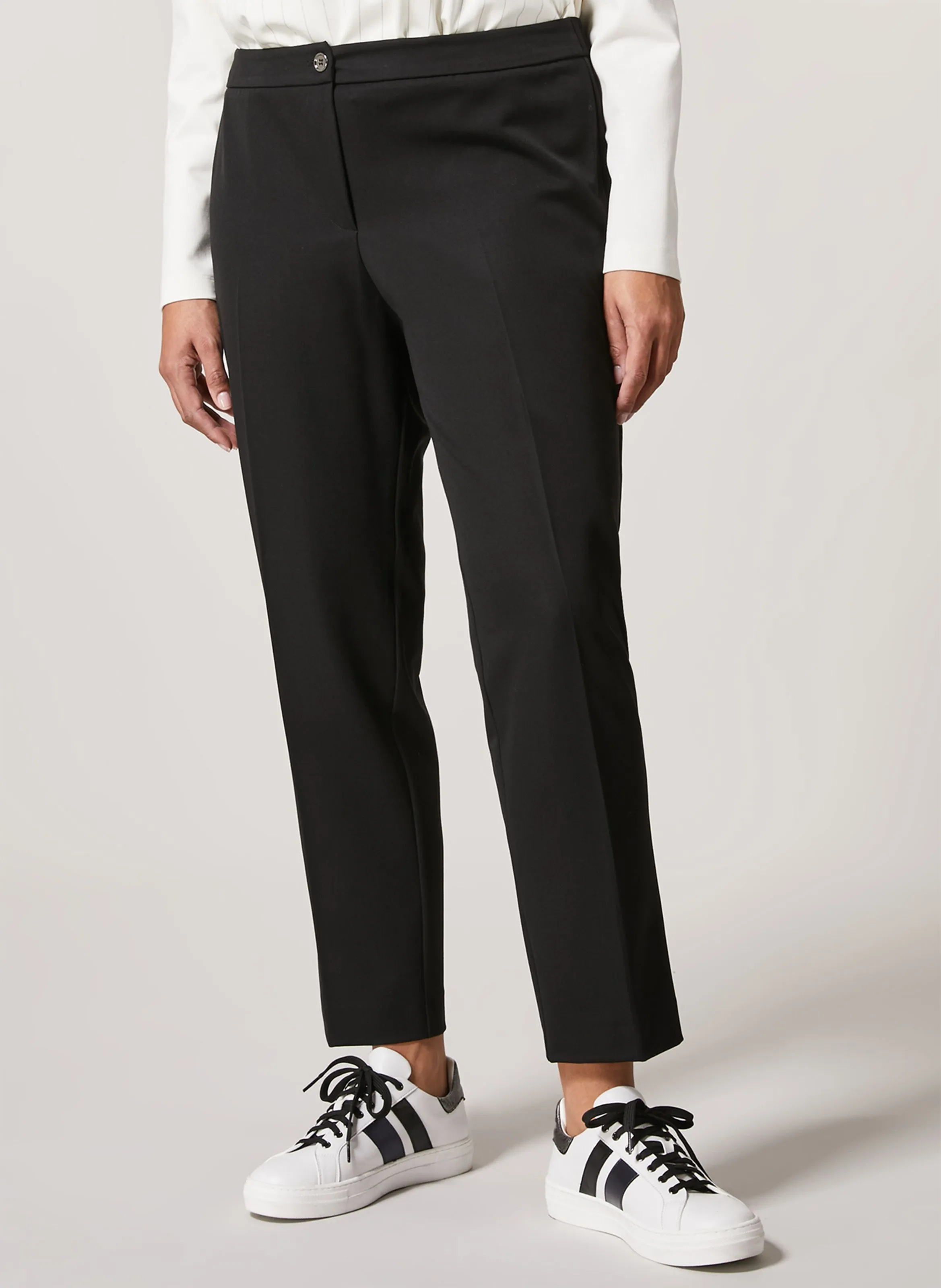 RIGA  PANTALóN RECTO EN NEGRO
