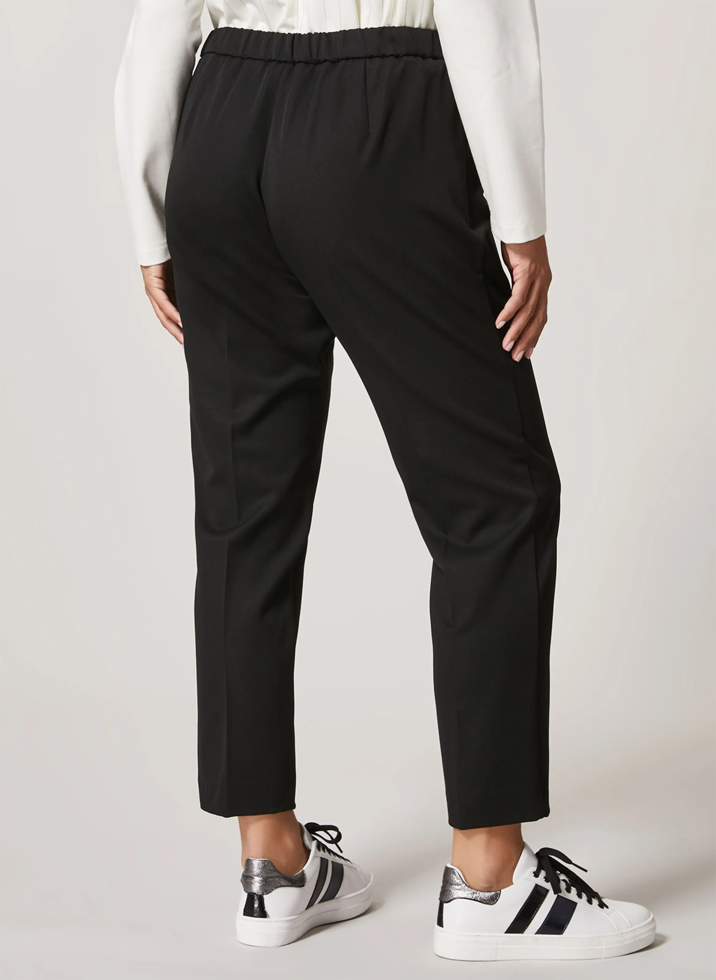 RIGA  PANTALóN RECTO EN NEGRO