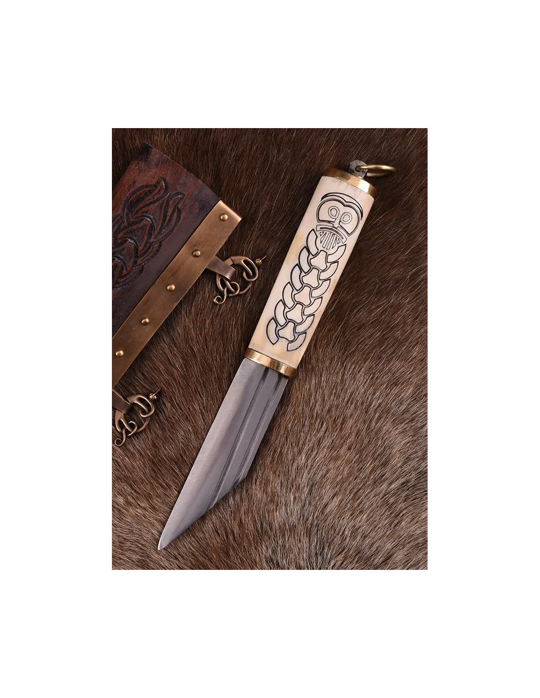 Seax o cuchillo vikingo con empuñadura en hueso decorado