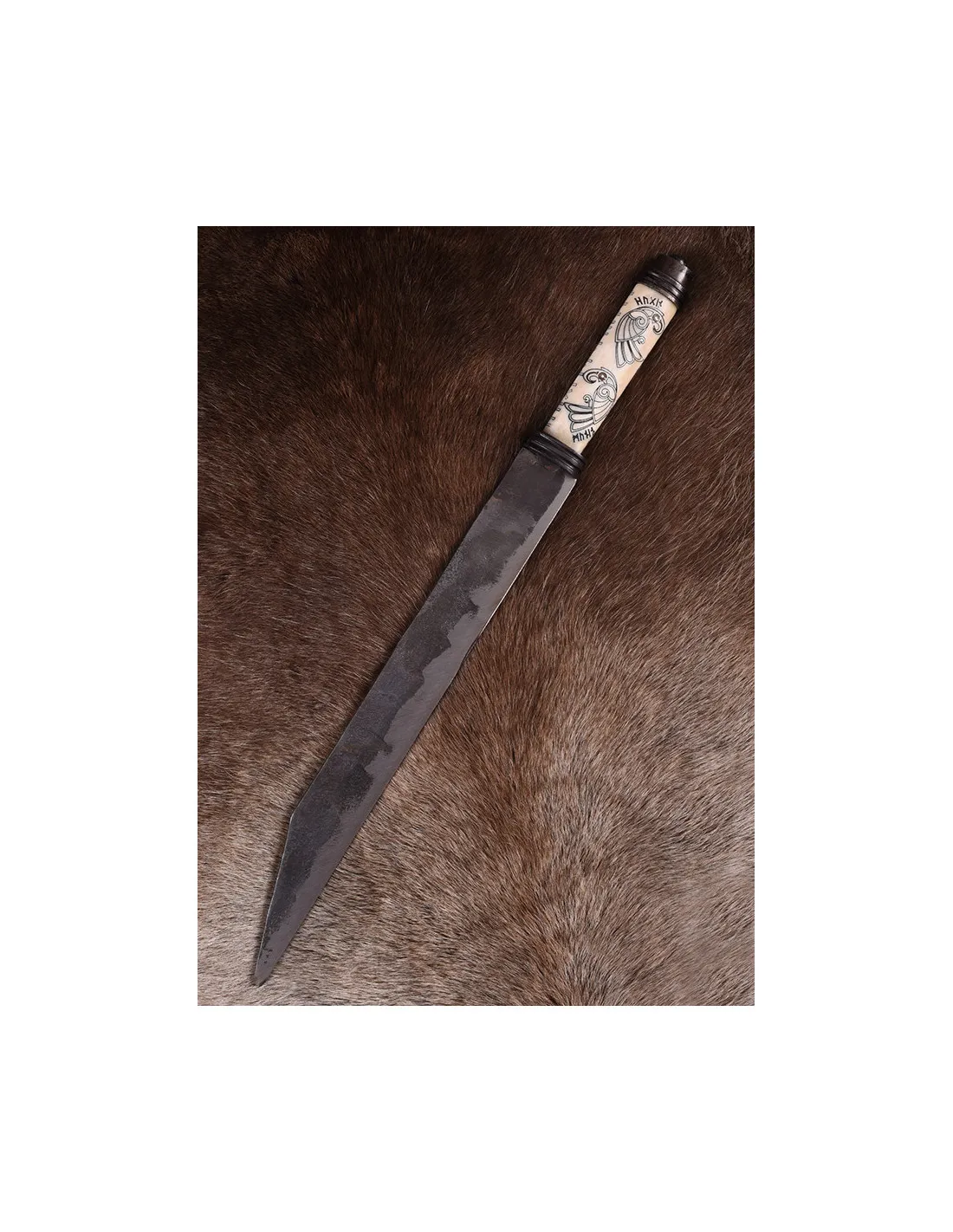 Seax o cuchillo vikingo largo con empuñadura en hueso decorado