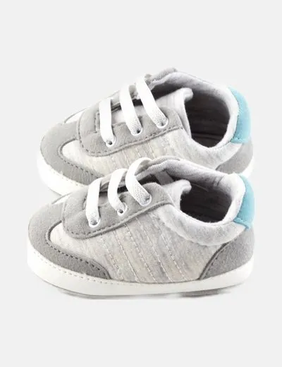 Sfera Primeros pasos gris detalle cordones