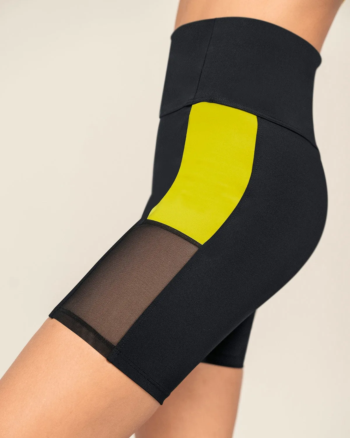 Short ciclista con detalles en tul