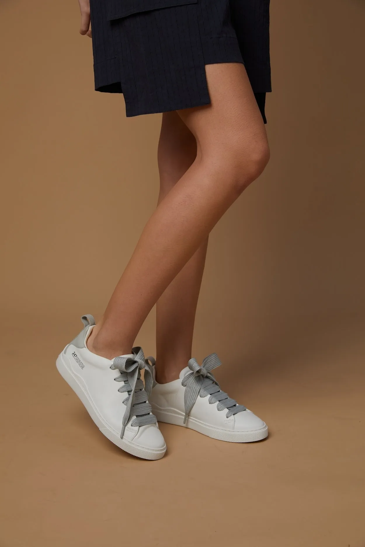 STELLA (WOMEN)  GREY