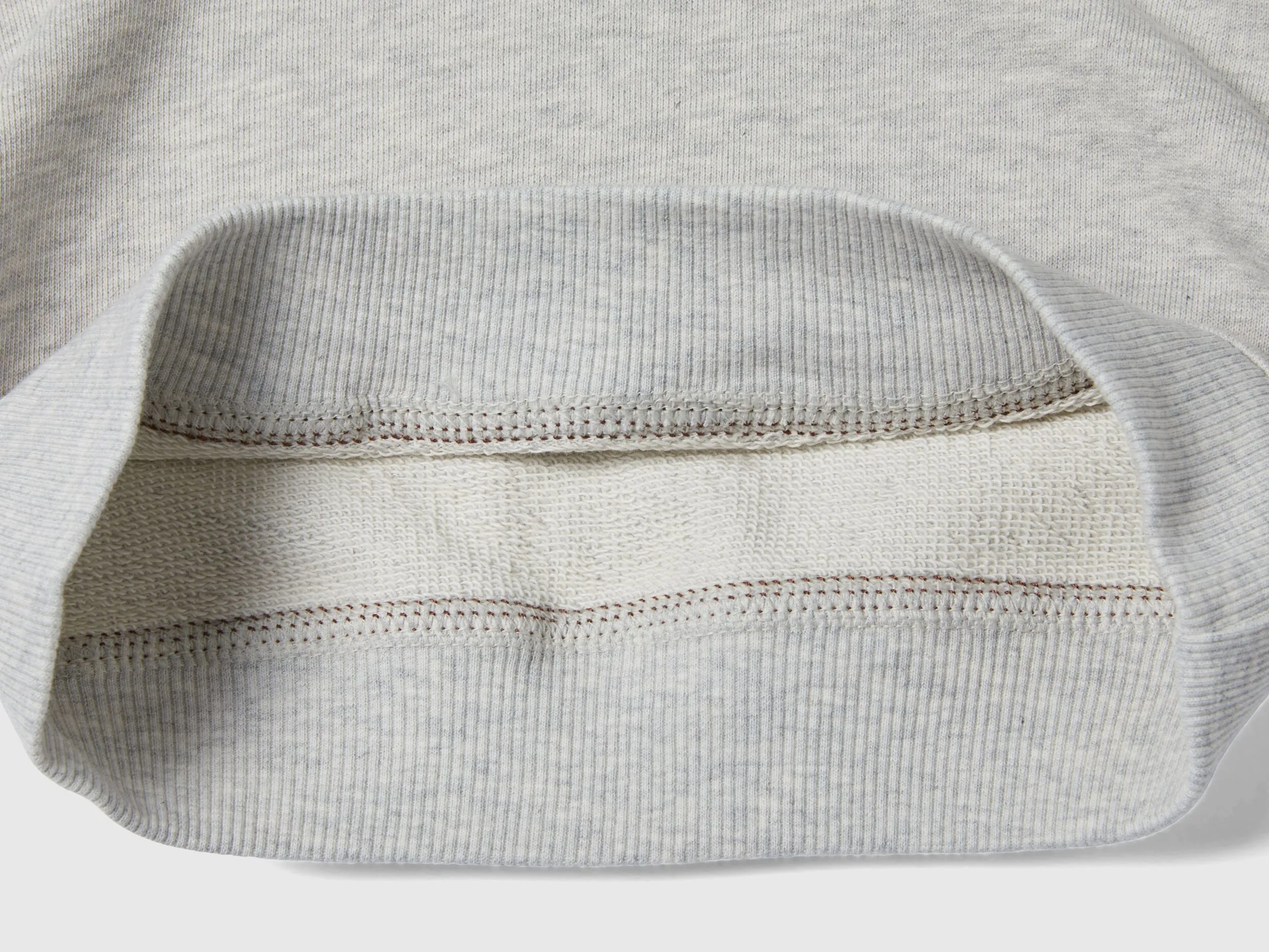 Sudadera cerrada con estampado
