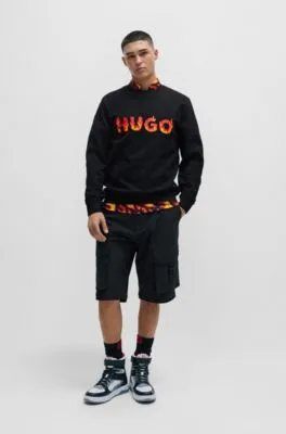 Sudadera de felpa de algodón con logo con llamas en relieve