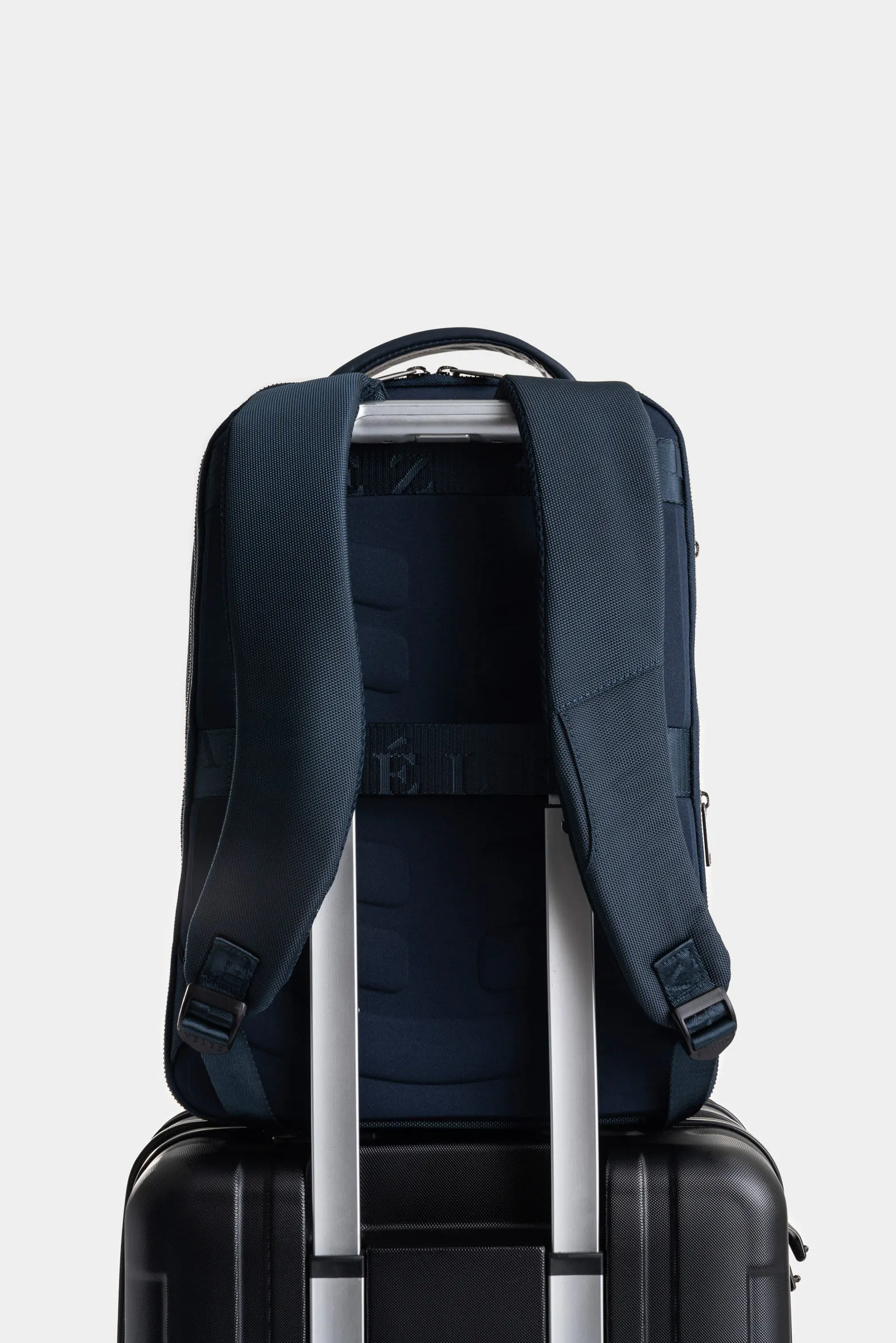 Tula morral oasis de lona para hombre detalle acento de color