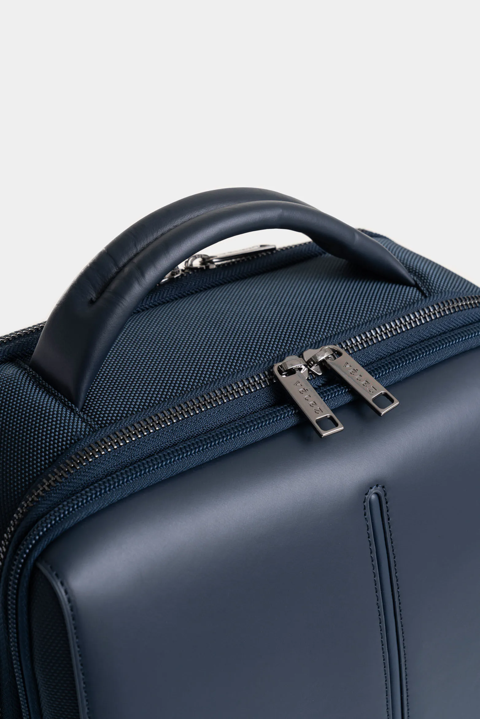 Tula morral oasis de lona para hombre detalle acento de color