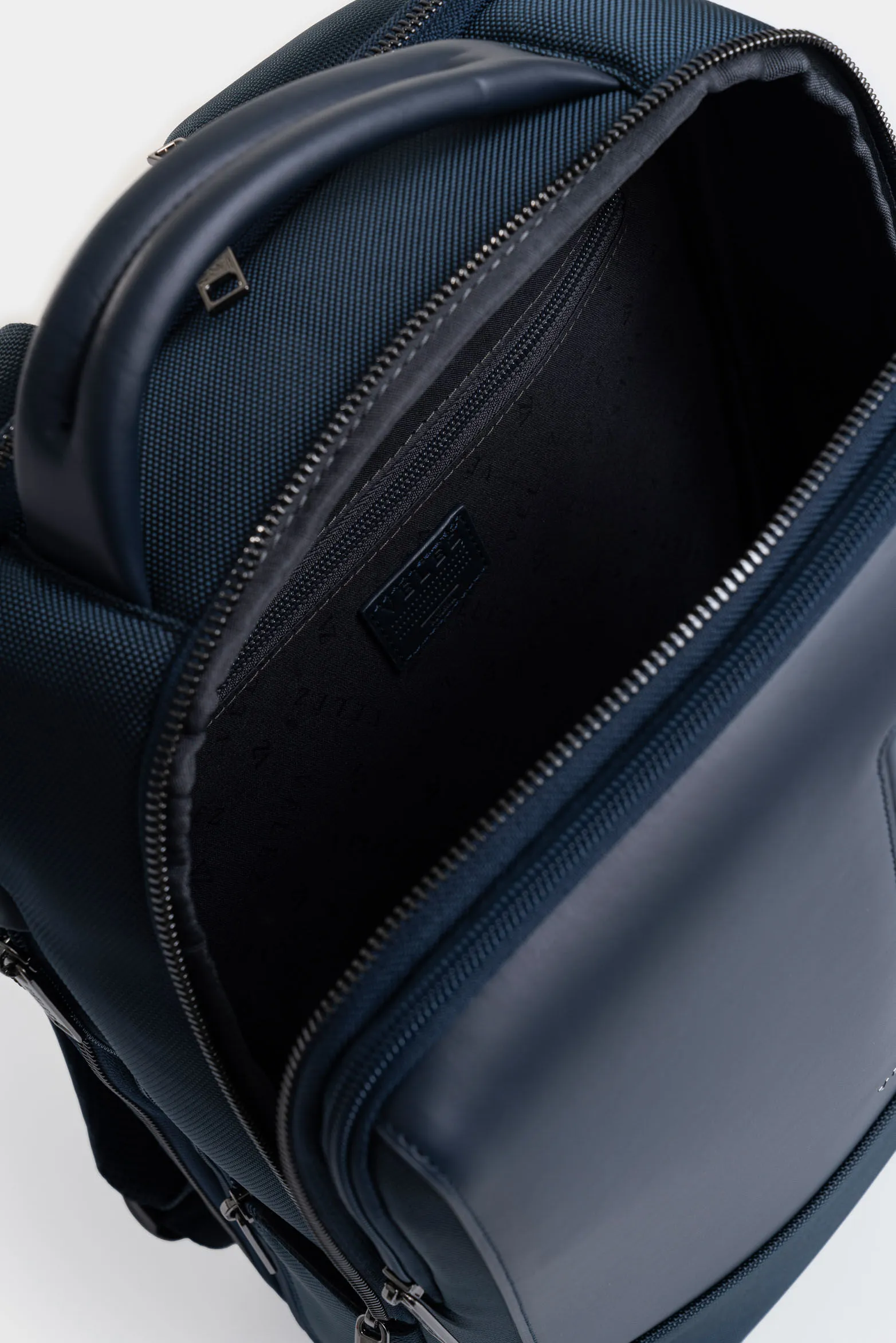 Tula morral oasis de lona para hombre detalle acento de color