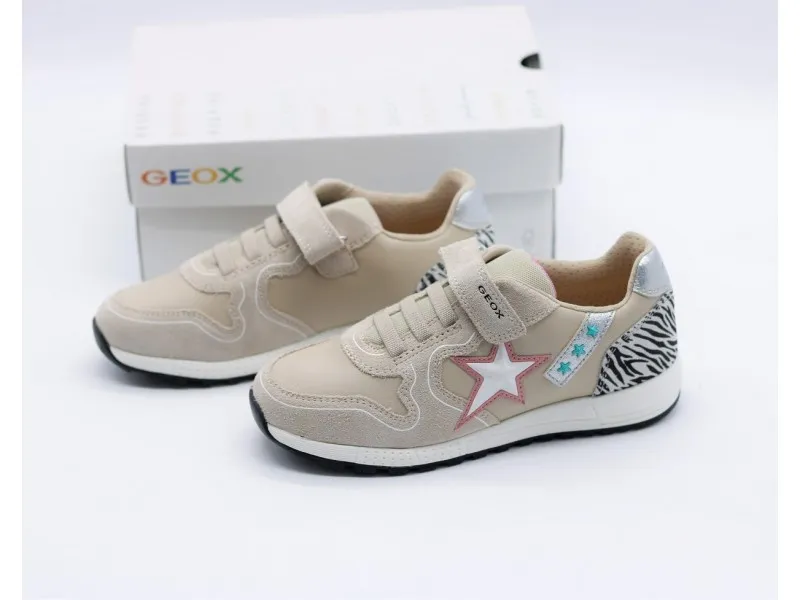 ZAPATILLA DEPORTIVA PARA NIÑA ALBEN J16AQA GEOX EN COLOR BEIGE
