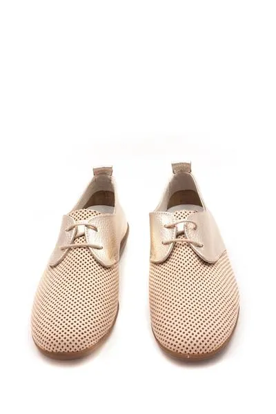 zapato 24hrs cordones calado en beis